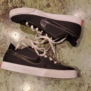 Nike Women's Sweet Classic Sneaker Size 9